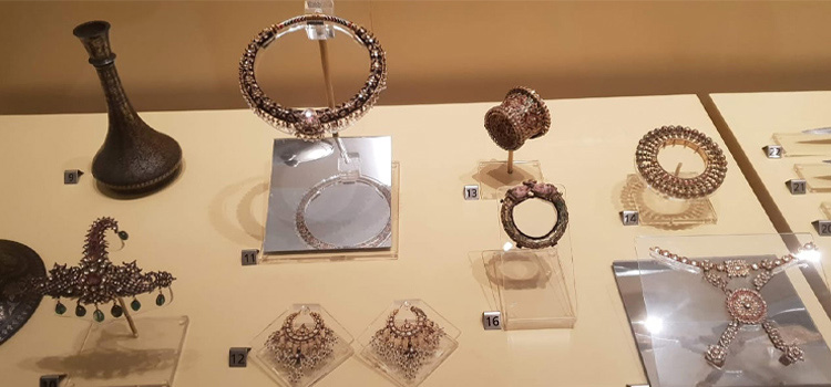 historical antique jewellery